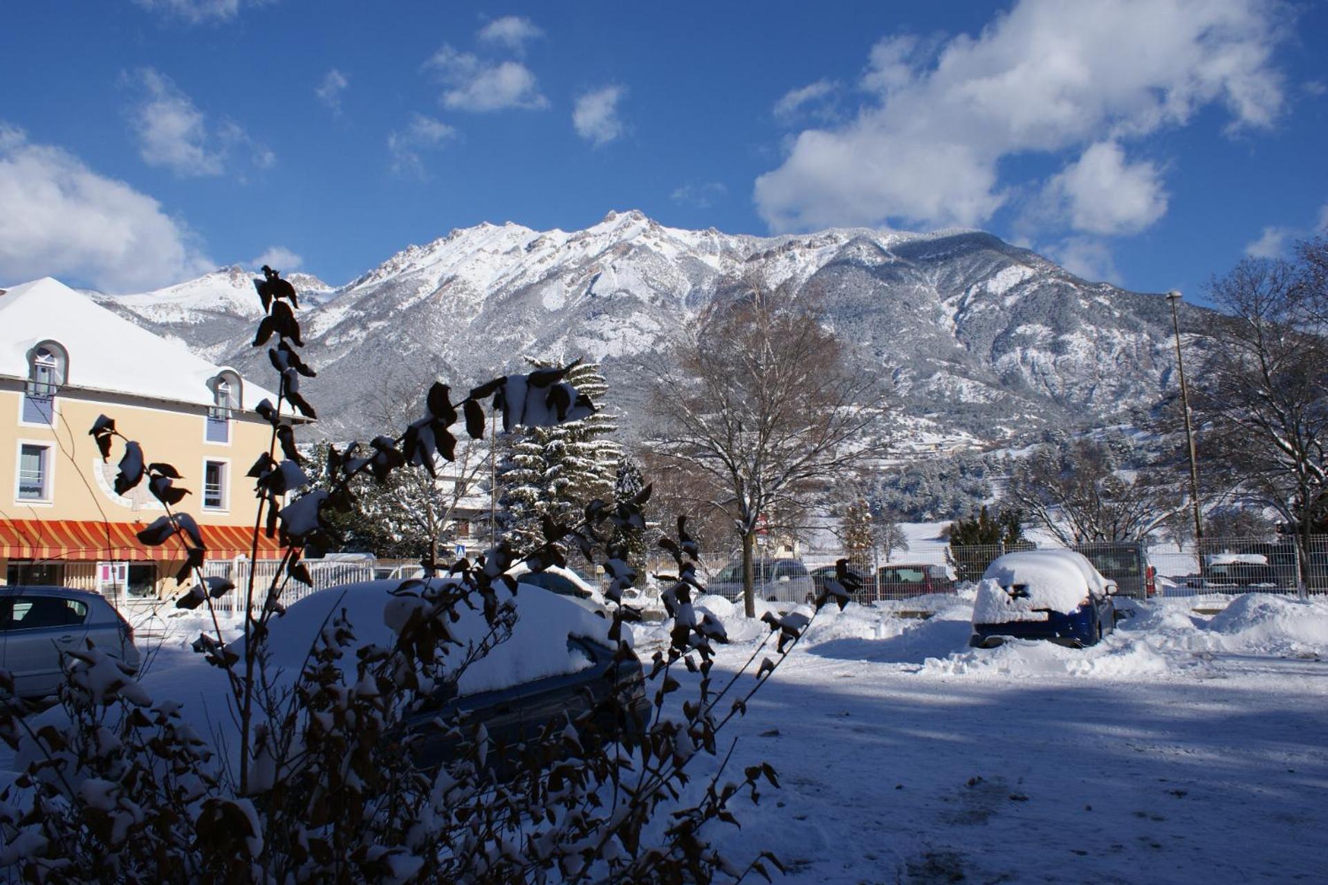 Hotel De La Gare Eygliers Luaran gambar