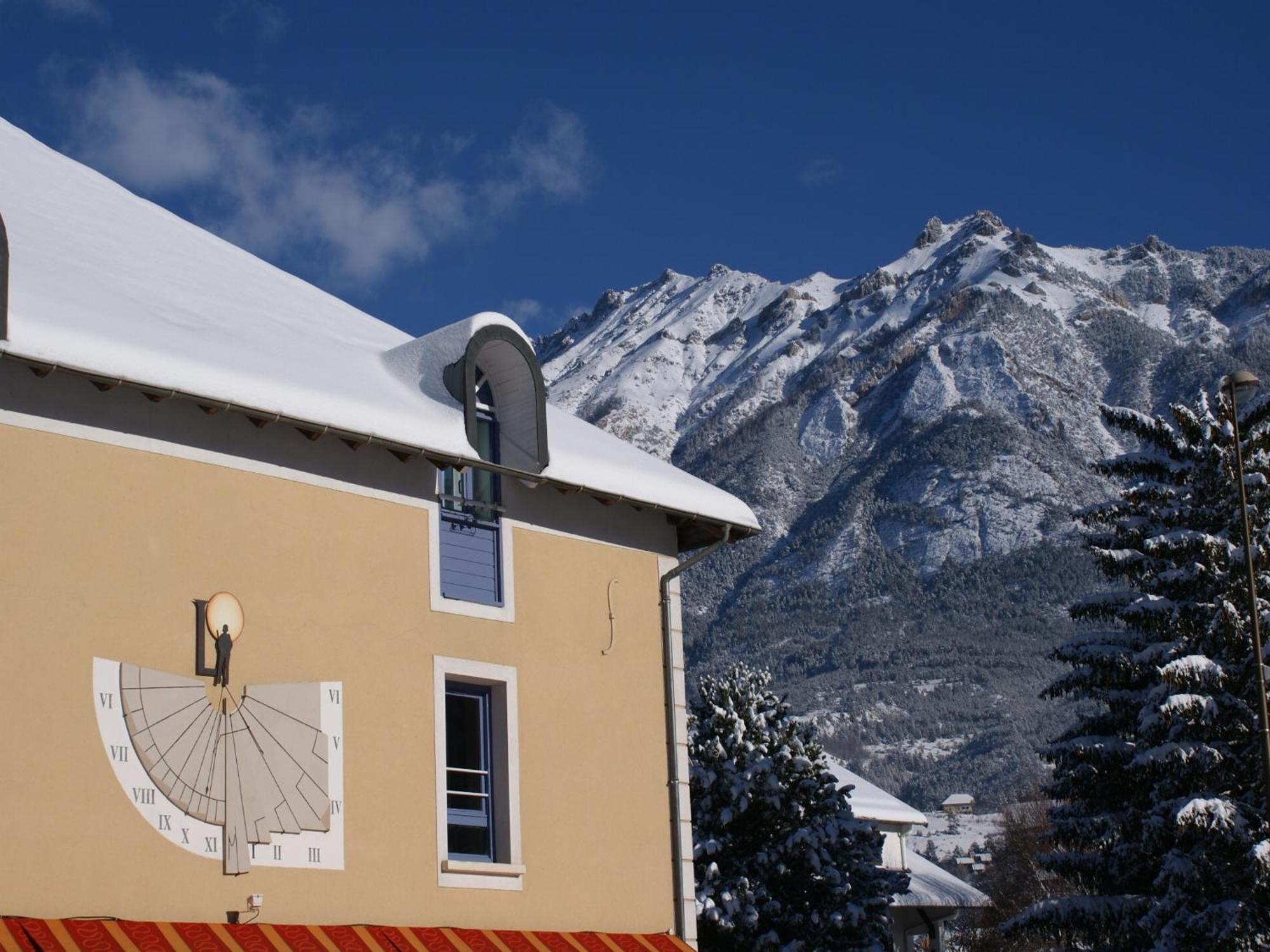 Hotel De La Gare Eygliers Luaran gambar