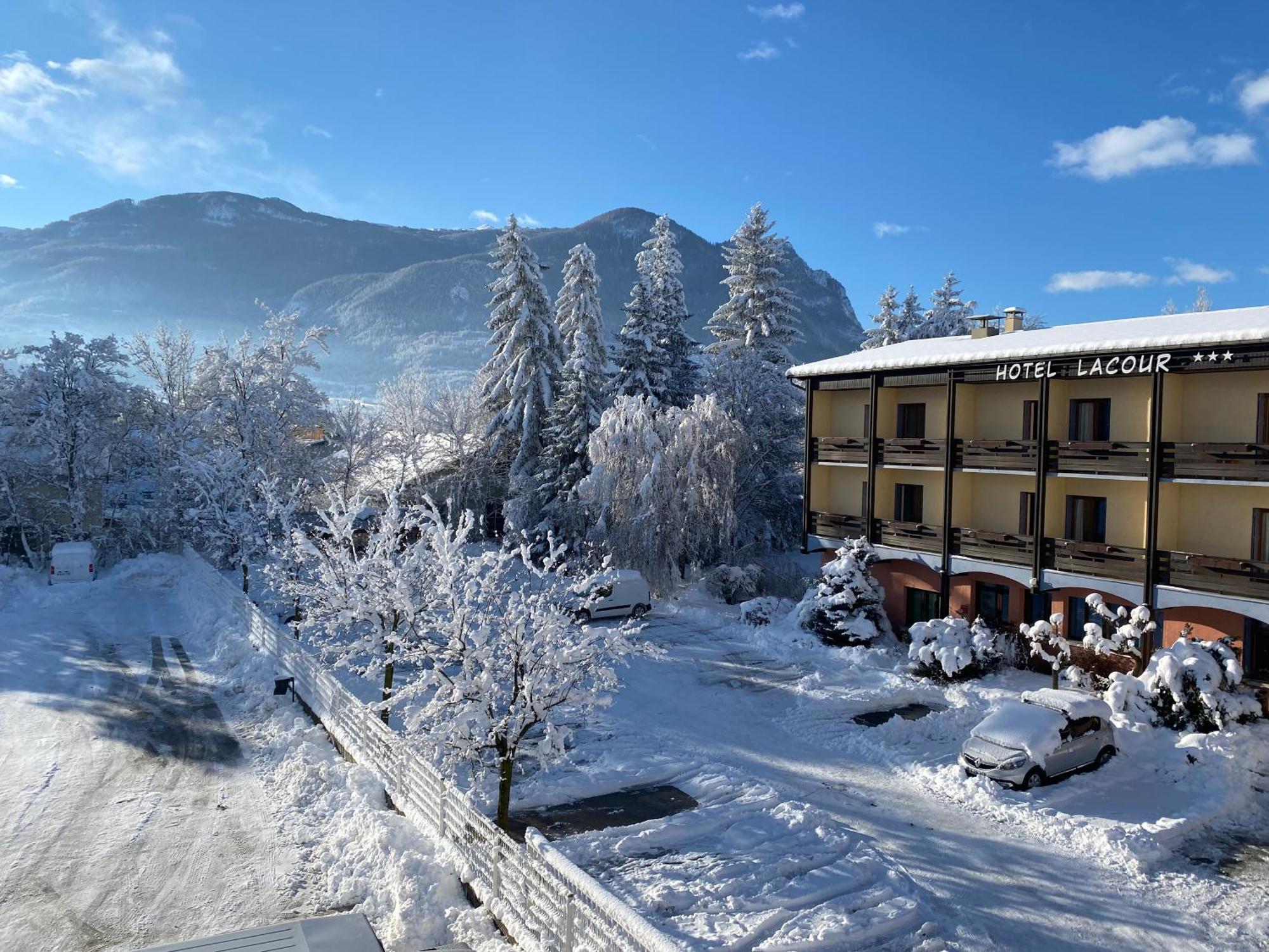 Hotel De La Gare Eygliers Luaran gambar